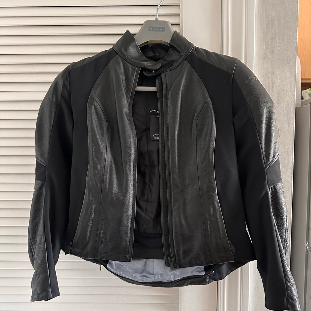 Alpinestars Black Leather Motorcycle Jacket Timeless Design